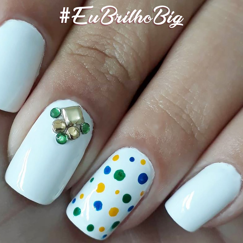 nail art brasileira com esmaltes big universo